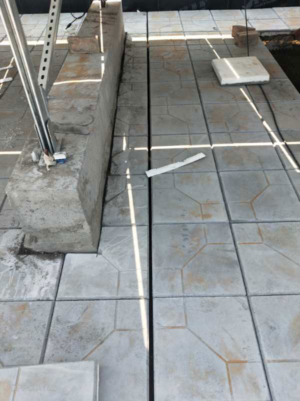 鄭東新區(qū)眾意路小學(xué)CXP倒置式屋面保溫板施工照片